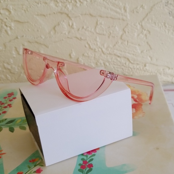 CLEAR PLATIC CAT EYE LOOK  FASHION SUNGLASSES - Picture 3 of 4